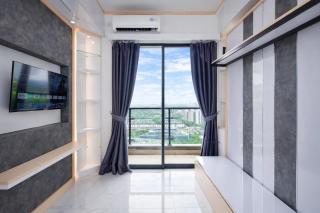 High Floor and Simply Look Studio at Sky House BSD Apartment By Travelio - 5