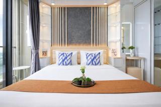 High Floor and Simply Look Studio at Sky House BSD Apartment By Travelio - 3