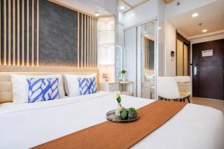 High Floor and Simply Look Studio at Sky House BSD Apartment By Travelio - 1