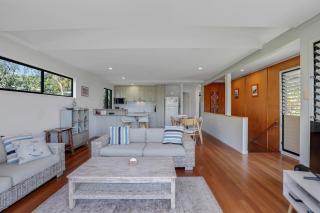 Straddie Beach House 3 - 5