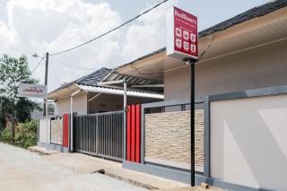 RedDoorz Syariah near Hajimena Lampung - 2
