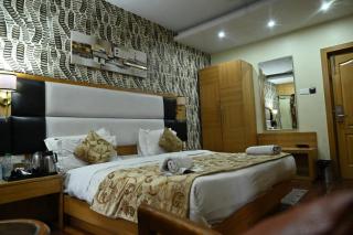 HOTEL PRIDE INN RAJBAGH SRINAGAR garden - 8