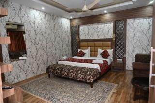 HOTEL PRIDE INN RAJBAGH SRINAGAR garden - 5