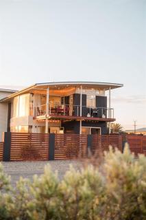 Tahiti Haven Ocean Front Modern Family Escape - 7