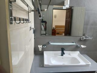Mount Edge Hotel - 8