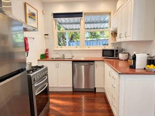 Charming Garden Cottage, Free Parking - 6