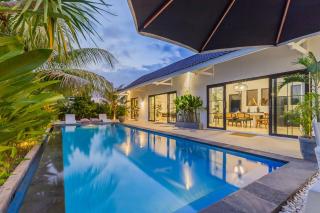 Elegant 3 BR villa huge pool in central Canggu - 0