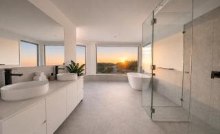 Coolum Bays Beachfront Apartment with Ocean View Bath - 3
