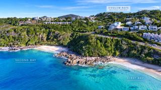 Coolum Bays Beachfront Apartment with Ocean View Bath - 9