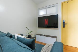 Modern Stay Condo with Pool & Netflix - 9