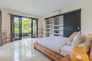 Beautiful & huge 4 BR Villa in Canggu - 6