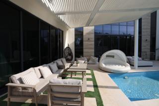 Luxury 4BR Villa | Private Pool & Gym - 5