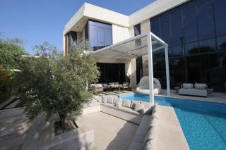 Luxury 4BR Villa | Private Pool & Gym - 4