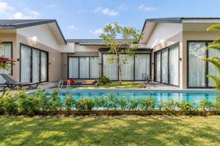 Brand New 3BR Villa Sri Kaewta Private Pool & Garden - 0