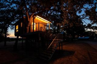 Lovely Treehouse Glamping Spot Near Magnolia and Baylor, Texas - 2