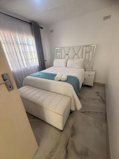 2 Bed Cottage close to Westgate Shopping Centre - 4