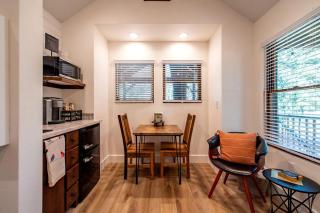 Romantic Tree House for Texas Glamping in Elm Mott - 9