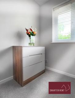 Lightwater - 1 Bedroom House - With Parking - 6