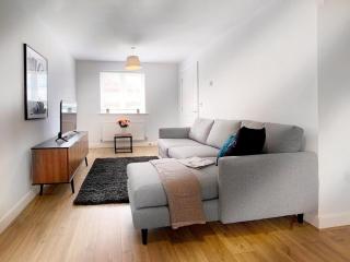 Wokingham - 2 Bedrooms Parking - 9