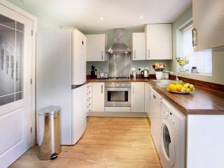 Wokingham - 2 Bedrooms Parking - 6