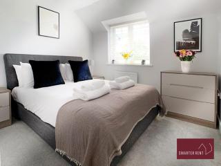 Wokingham - 2 Bedrooms Parking - 2