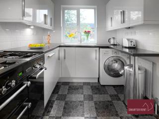 Farnborough - Communal Garden Parking - Cove - 5