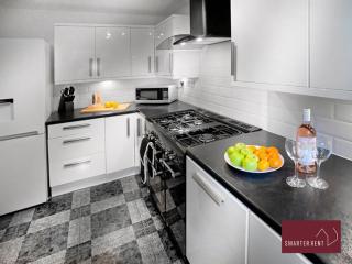 Farnborough - Communal Garden Parking - Cove - 6