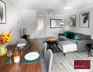 Woking 2 Bedroom House Parking Garden - 8