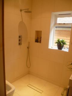 Prestwick Oak - Sleeps 4-6 - using sofabed - Contemporary Rural Oak Framed House - 8