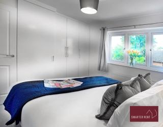 Woking - Parking Garden 2Bed - 4