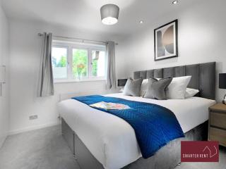 Woking - Parking Garden 2Bed - 2
