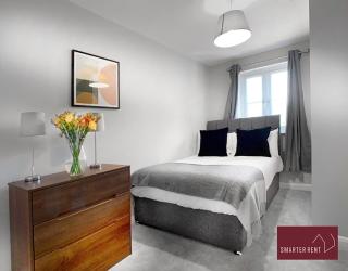 Wokingham - 2 Bed Stylish House, Central - Parking - 2
