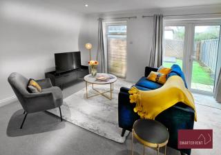 Woking - 2 Bedroom House - With Garden - 8