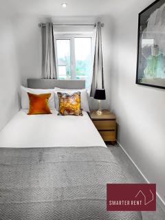 Woking - 2 Bedroom House - With Garden - 5