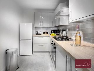 Wokingham - 2 Bedroom Maisonette - With Parking - 7