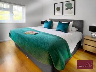 Wokingham - 2 Bedroom Maisonette - With Parking - 4