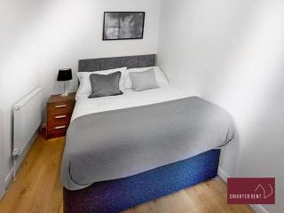 Wokingham - 2 Bedroom Maisonette - With Parking - 3