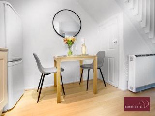 Bracknell - Modern, Spacious 1 Bedroom House - 8