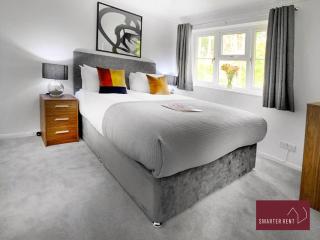 Bracknell - Modern, Spacious 1 Bedroom House - 6