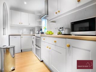 Bracknell - Modern, Spacious 1 Bedroom House - 7