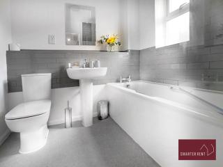 Bracknell - Modern, Spacious 1 Bedroom House - 3