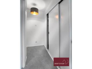 Bracknell - 1 Bedroom House - Parking - 4