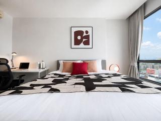 Near BTS l Central Sukhumvit l Pool and Garden - 9