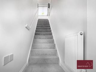 Bracknell - Maisonette Parking 2Bed - 6