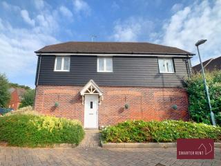 Bracknell - Maisonette Parking 2Bed - 1
