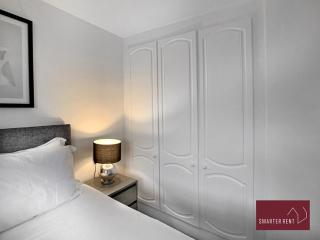 Bracknell - Modern 2 Bedroom House - With Parking - 4