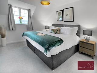 Bracknell - Modern 2 Bedroom House - With Parking - 3