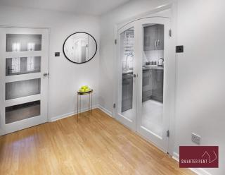 Farnborough - 2 Bedroom House - With Parking - 9