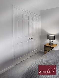 Farnborough - 2 Bedroom House - With Parking - 1