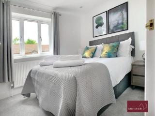 Twyford - Modern 2 Bedroom House - With Garden - 3